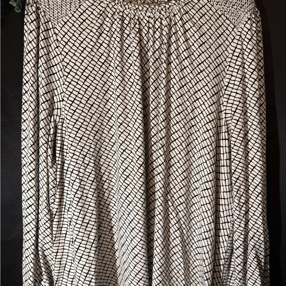 Women's 14/16 1X Lane Bryant black & White Patterned top